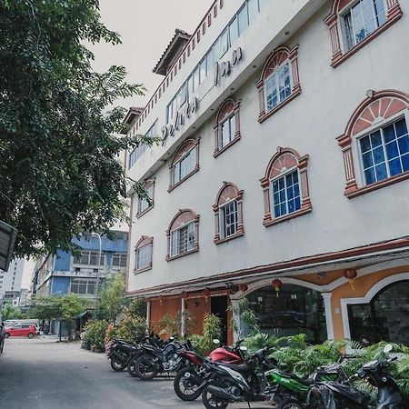 ホテル レッドドアーズ ニア ナゴヤ ヒル モール バタム 5 Batam エクステリア 写真