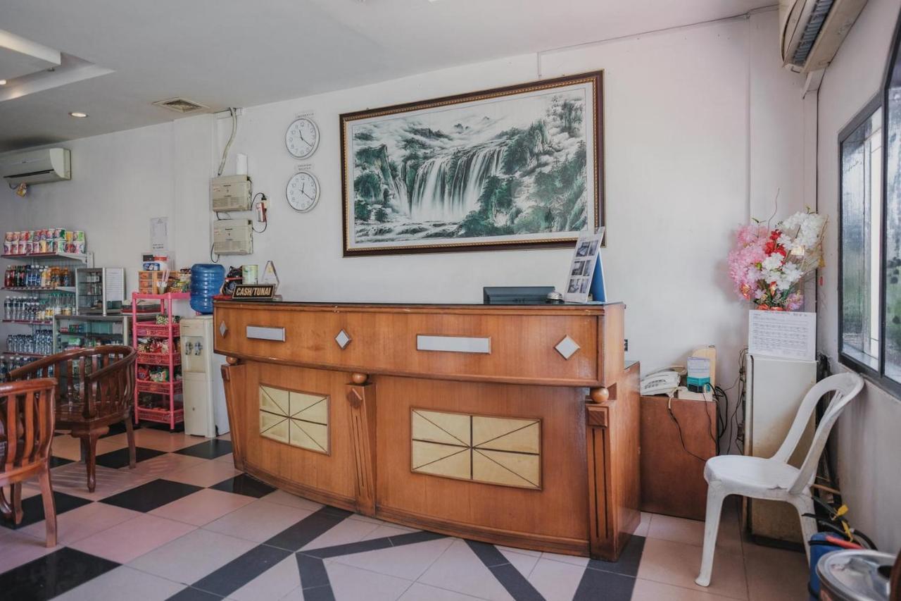 ホテル レッドドアーズ ニア ナゴヤ ヒル モール バタム 5 Batam エクステリア 写真