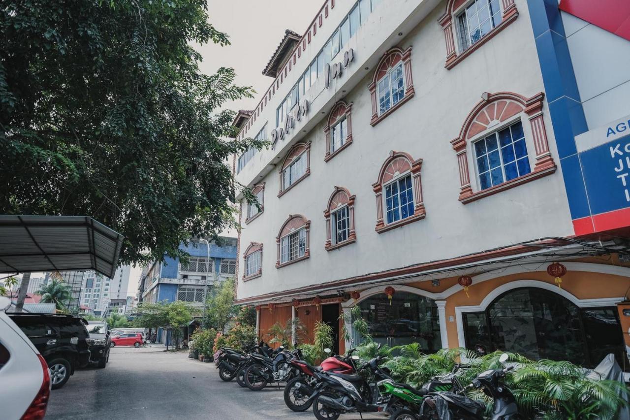ホテル レッドドアーズ ニア ナゴヤ ヒル モール バタム 5 Batam エクステリア 写真